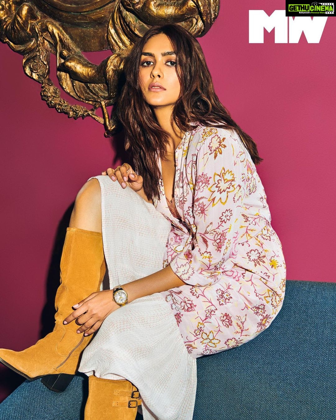 Mrunal Thakur Instagram - Sunday vibe🌻💕