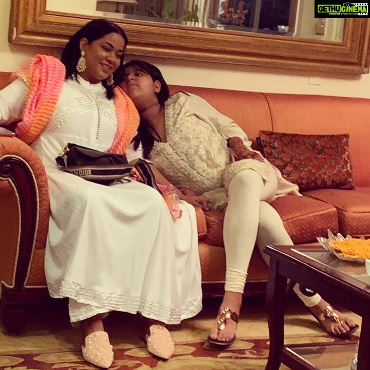 Mumaith Khan Instagram - Like all magnificent things, it's very simple.-Natalie Babbitt π #acceptance #awesome #mybestfriend #friendship #friendshipforever #believeinyourself #respectyourself #care #dreams #encouragement #faith #grace #glitter #smile #stronger #peace #positivity #innerpeace #workhard #appreciation #selfesteem #selfrespect #motivation #wiser #wisdom #happiness #love #life ππΈπ