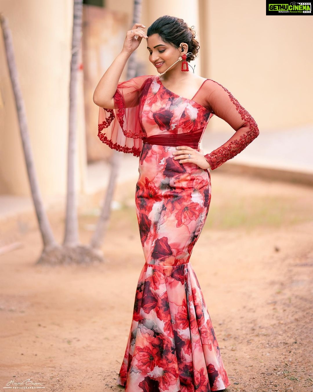 Nakshathra Nagesh Instagram - For #galattacrown2022! It felt amazing hosting an event for such a large crowd after the pandemic. π₯° Thank you @studio149 for making me step out of my comfort zone while still feeling confident and pretty β€οΈ love this! Captured in less than 3 minutes by my one and only @haran_official_ ππΌππΌ #anchormodeon #dowhatyoulove #lovewhatyoudo