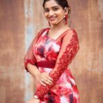 Nakshathra Nagesh Instagram - For #galattacrown2022! It felt amazing hosting an event for such a large crowd after the pandemic. 🥰 Thank you @studio149 for making me step out of my comfort zone while still feeling confident and pretty ❤️ love this! Captured in less than 3 minutes by my one and only @haran_official_ 🙏🏼🙌🏼 #anchormodeon #dowhatyoulove #lovewhatyoudo