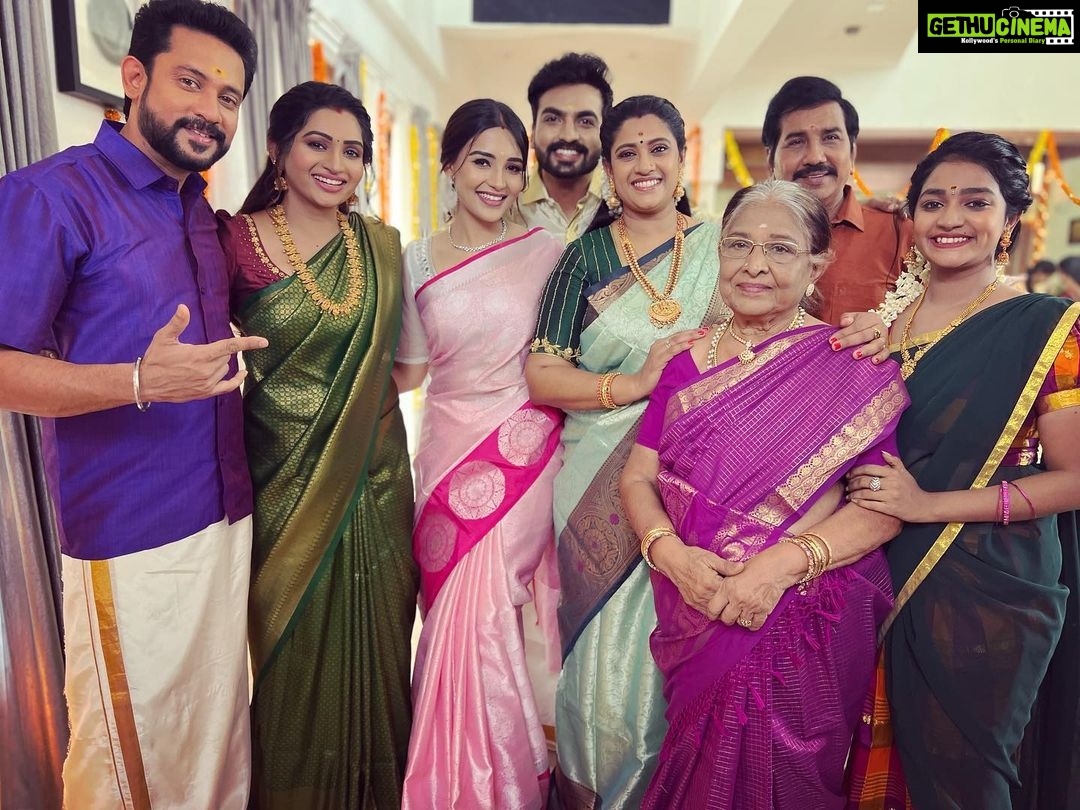 Nakshathra Nagesh Instagram - #groupfie #tamizhumsaraswathiyum #adshoot