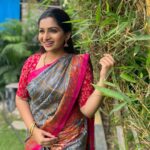 Nakshathra Nagesh Instagram – This was shot a minute ago! #instantinstagram #nofilterneeded such a pretty colour combo from @srinivi_collectionz @abarnasundarramanclothing #beingsaraswathy #tamizhumsaraswathiyum