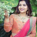 Nakshathra Nagesh Instagram - An outfit that was waiting at @sankalptheboutique for more than one year for this day that was just as magical as I pictured it to be ✨❤️ #postweddingcelebration #NakshufoundherRagha Head to my YouTube channel now to watch the whole event 🥳 I was so glad to have my #dreambridalsquad back in action 😁 HMU @mani_stylist_ @profile_makeover Groom makeover @chella_hair_makeup Photography @haran_official_ Decor @eventjunctionofficialpage