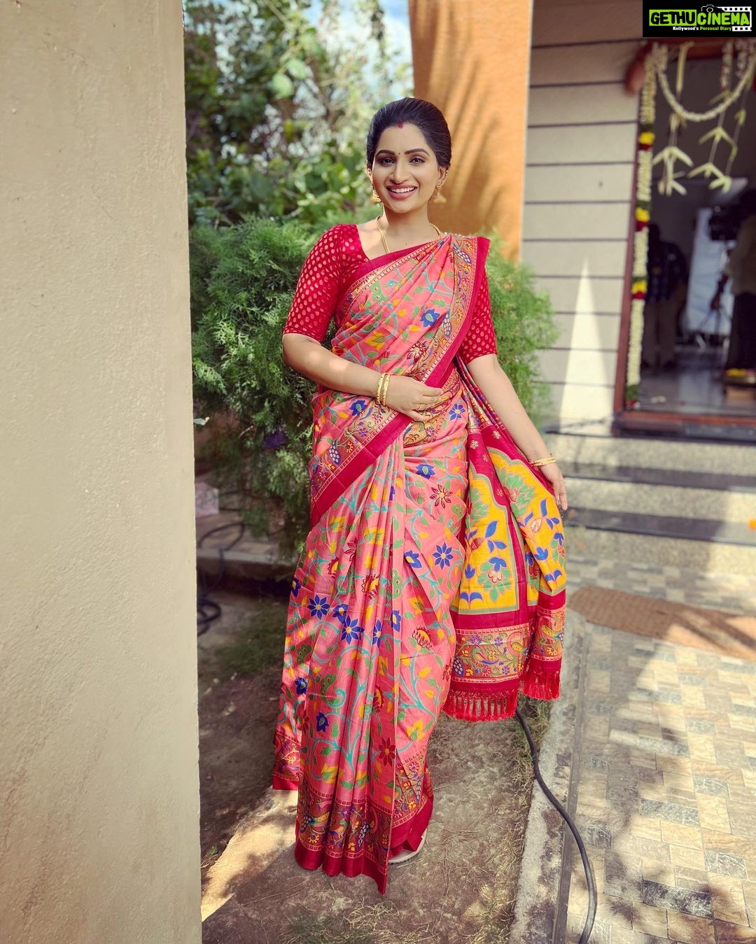 Nakshathra Nagesh Instagram - Lovely super soft and easy to drape sarees by @srinivi_collectionz Blouse @abarnasundarramanclothing #beingsaraswathy #tamizhumsaraswathiyum