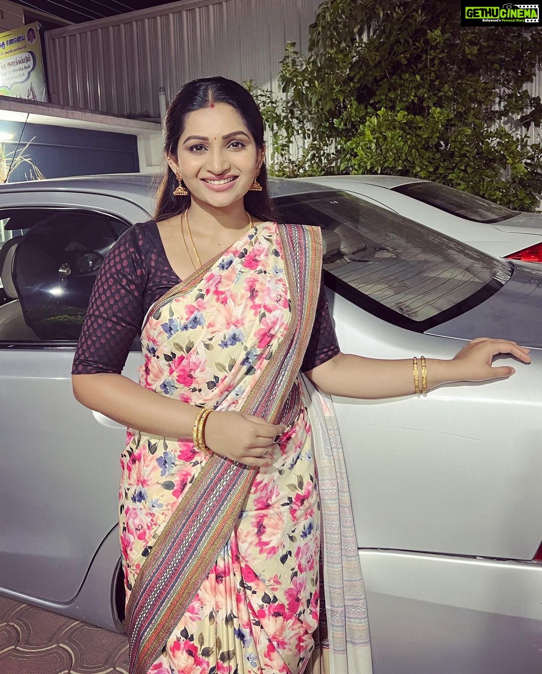 Nakshathra Nagesh Instagram - Lovely super soft and easy to drape sarees by @srinivi_collectionz Blouse @abarnasundarramanclothing #beingsaraswathy #tamizhumsaraswathiyum