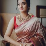 Namitha Pramod Instagram - Little by little,day by day, what is meant for you will find it’s way ♥️ 📷: @aisha_moidhu Wearing: @chelaclothing Jewellery: @mspinkpantherjewel Hair : @rizwan_themakeupboy Makeup: Yours truly Calicut, India