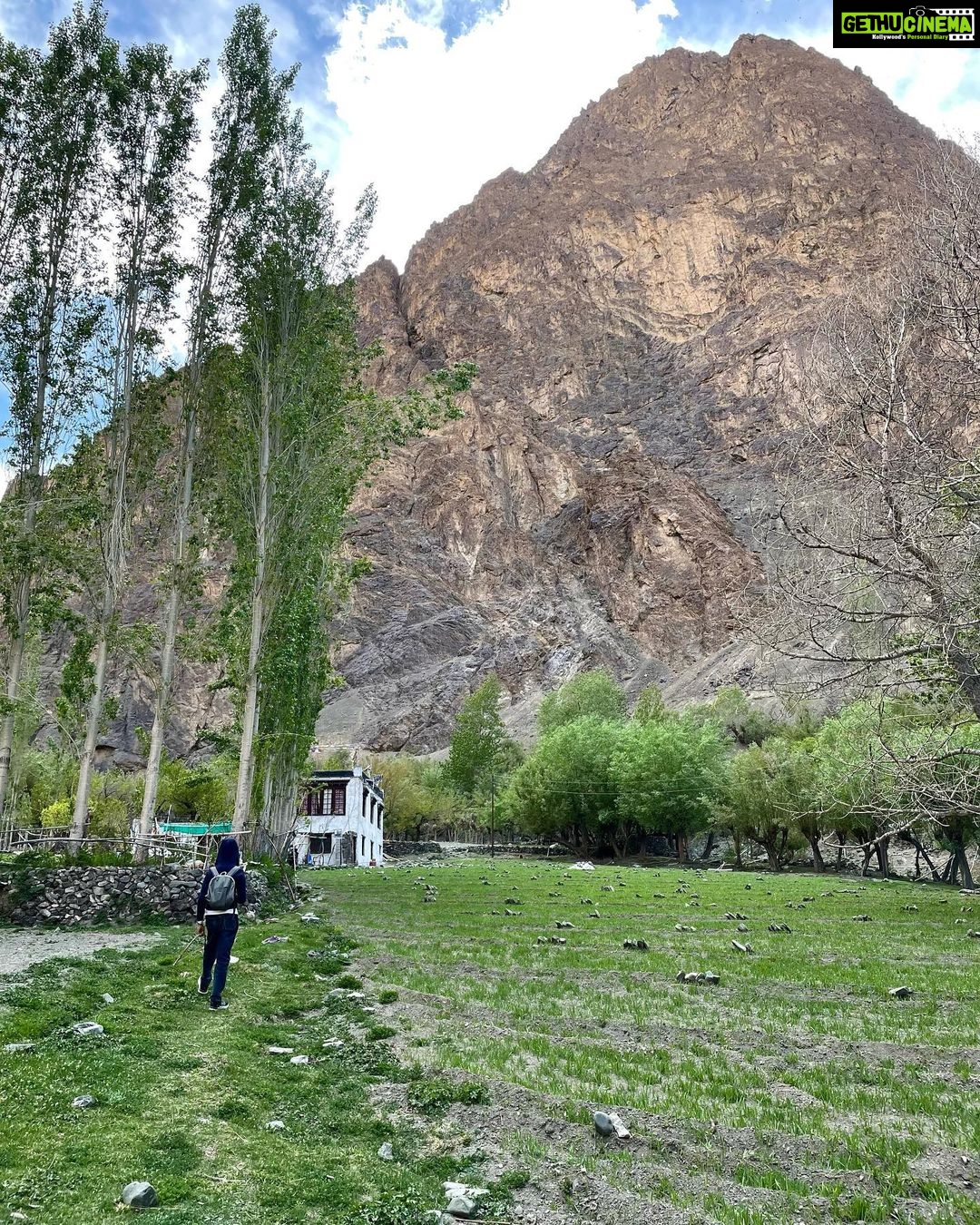 Nandita Das Instagram - Through the gorgeous gorges we went and spent the night at a Ladakhi home in Tar village. This #homestay told us more about the people, their life, warmth and generosity than any tourist destination would have. @wangchuksworld is trying to revive these villages and bring employment to them. We were glad to be their first guest. #ladakh