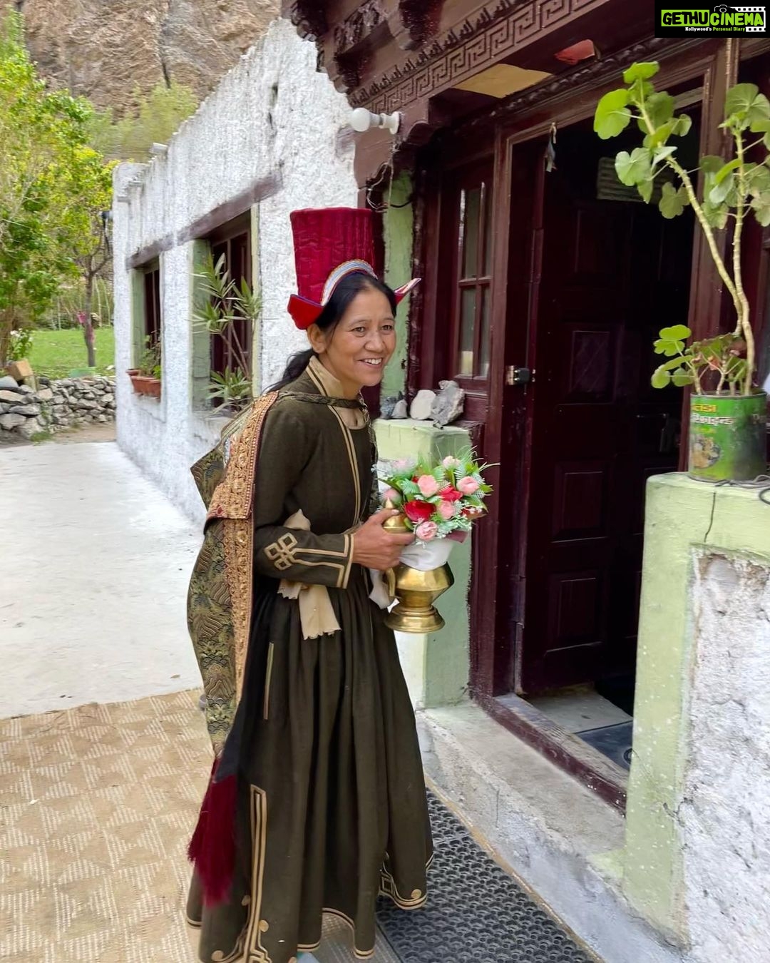 Nandita Das Instagram - Through the gorgeous gorges we went and spent the night at a Ladakhi home in Tar village. This #homestay told us more about the people, their life, warmth and generosity than any tourist destination would have. @wangchuksworld is trying to revive these villages and bring employment to them. We were glad to be their first guest. #ladakh