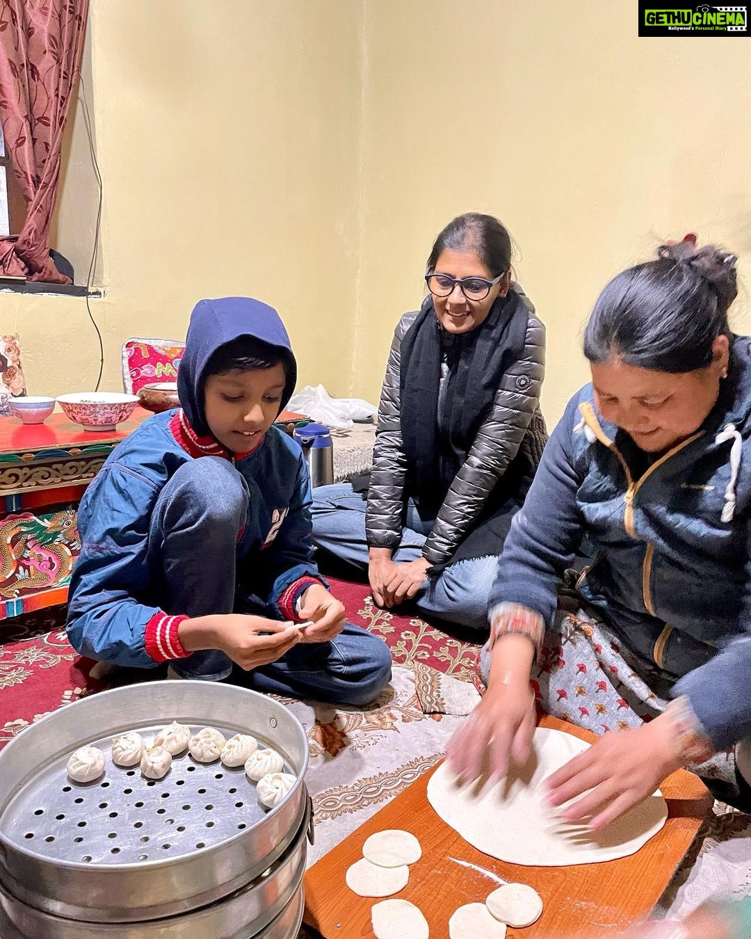Nandita Das Instagram - Through the gorgeous gorges we went and spent the night at a Ladakhi home in Tar village. This #homestay told us more about the people, their life, warmth and generosity than any tourist destination would have. @wangchuksworld is trying to revive these villages and bring employment to them. We were glad to be their first guest. #ladakh