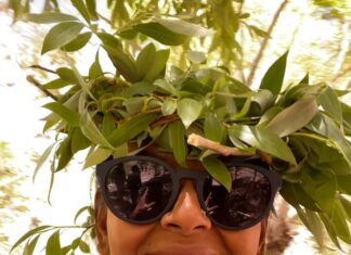 Nandita Das Instagram - The trek - this is part 1 of that! Magical mountains and who better than @wangchuksworld to take us along. And the locals with us even made a leaf hat to keep us from the harsh sun. #ladakh