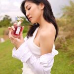 Narelle Kheng Instagram – Arthur we Stan, not because he’s a man, but because he stayed true to his curiosity.
With this scent, I get the sense I’m in a field running wild and free.

Penhaligon’s The World According to Arthur is now available at Sephora ION, Sephora.sg & Escentials.com! #Penhaligons #PenhaligonsxPortraits #TheWorldAccordingToArthur