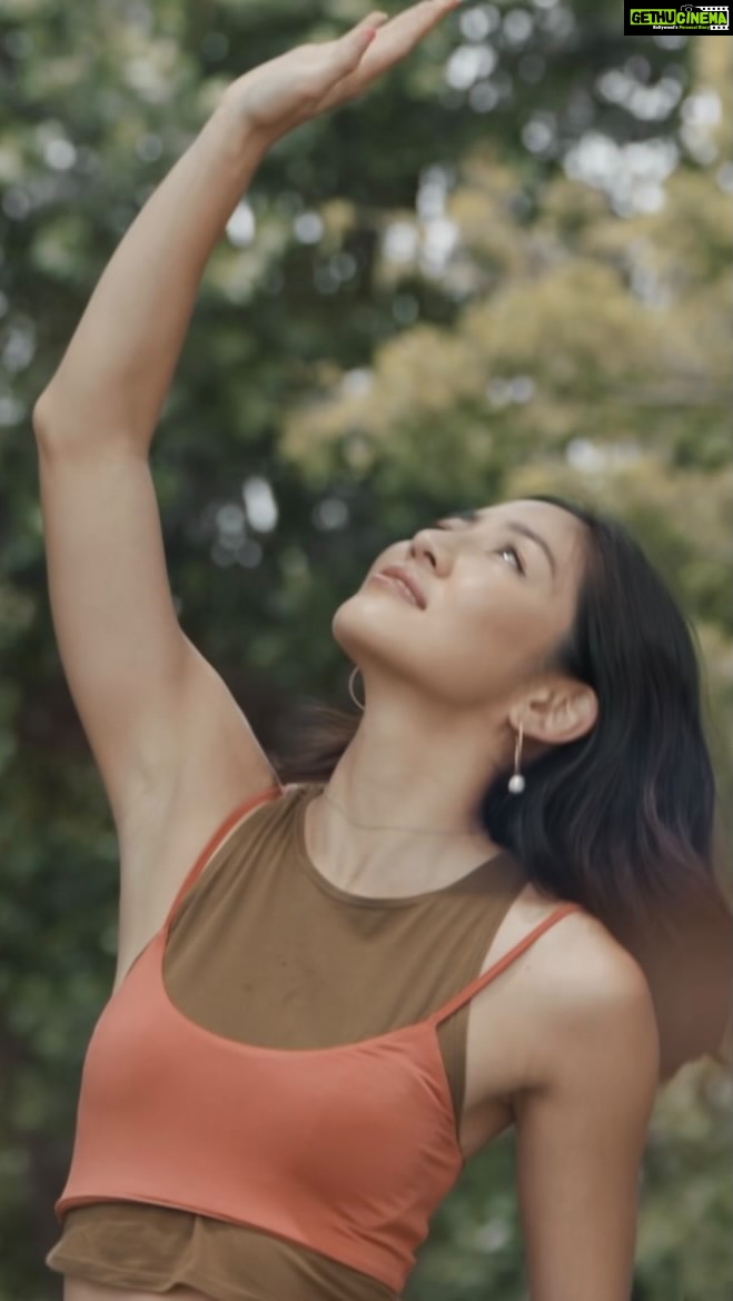 Narelle Kheng Instagram - w0w~ its been two years since we shot this video and half of me is like who is this kid with so much energy?! while the other half of me is like heck yeah so true!! ive definitely doubled down on the idea of trying to be free while navigating a system of structure. Im still not there yet but its okay, all at its own pace~. Clarins In The City is here to aid us through this⚡see how to combat the multiple stresses of urban living and keep our skin youthful and full of energy ~ Event pop-up is happening at the following locations & dates: 2 – 5 June Paya Lebar Quarter 9 – 12 June Hillion Mall 16 – 19 June Canberra Plaza 23 – 26 June Suntec City Register now to receive additional 2pc gift at the pop-up: https://www.clarins.com.sg/clarins-in-the-city/ #Clarinssg #ClarinsInTheCity
