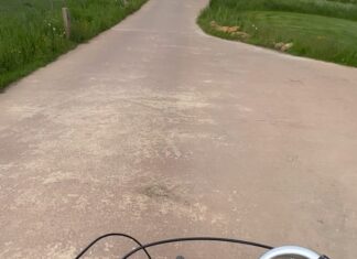 Nargis Fakhir Instagram - 🛑⛔️ Swipe left ⬅️ When you fall (fail) do it with a smile and in style 😉 But Remeber to always pick yourself up and keep going ! #dontstop #neverquit 🚲🚲🚲❤️🙏 Soho Farmhouse