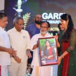 Navya Nair Instagram - Thank u GARFI .. best actress award for radhamani from oruthee .. thank u vkp @vkprakash61 @benzyproductions And sureshbabu for this oppurtunity .. Thanking the almighty and parents And also my first film director sibi malayil ..
