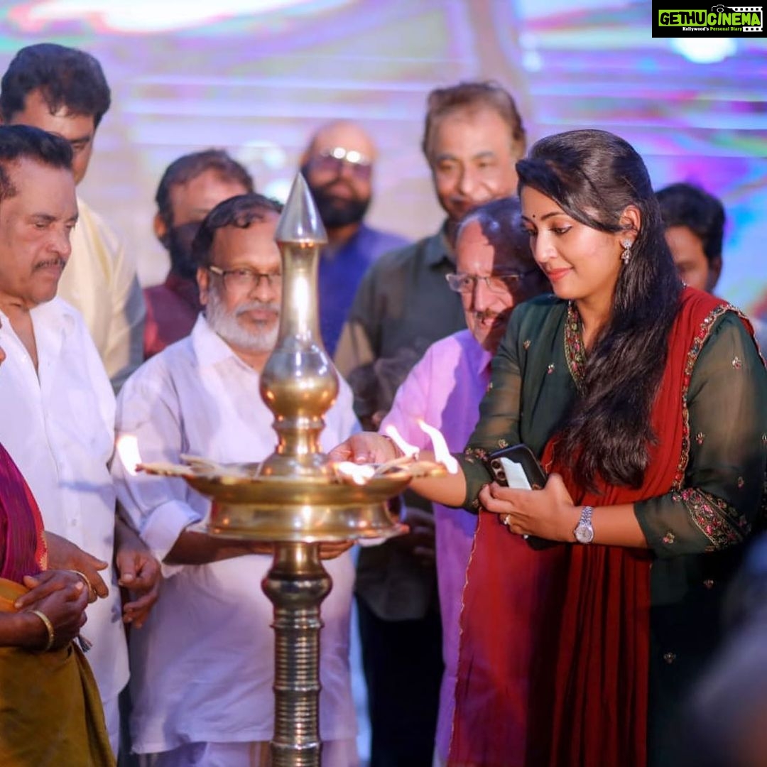 Navya Nair Instagram - Thank u GARFI .. best actress award for radhamani from oruthee .. thank u vkp @vkprakash61 @benzyproductions And sureshbabu for this oppurtunity .. Thanking the almighty and parents And also my first film director sibi malayil ..