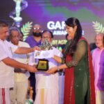 Navya Nair Instagram - Thank u GARFI .. best actress award for radhamani from oruthee .. thank u vkp @vkprakash61 @benzyproductions And sureshbabu for this oppurtunity .. Thanking the almighty and parents And also my first film director sibi malayil ..