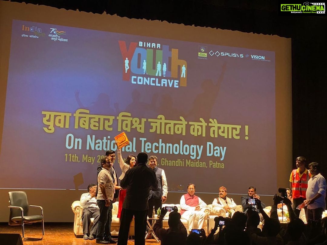 Neetu Chandra Instagram - What a perfect way to spend "National Technology Day" by discussing and guiding the youth. It indeed was a well-executed event with so much to learn about, I hope for more such interesting and insightful events to happen in Bihar. Thank You so much "Bihar Youth Conclave" for having me. #nituchandrasrivastava #nationaltechnologyday #biharyouthconclave #youth