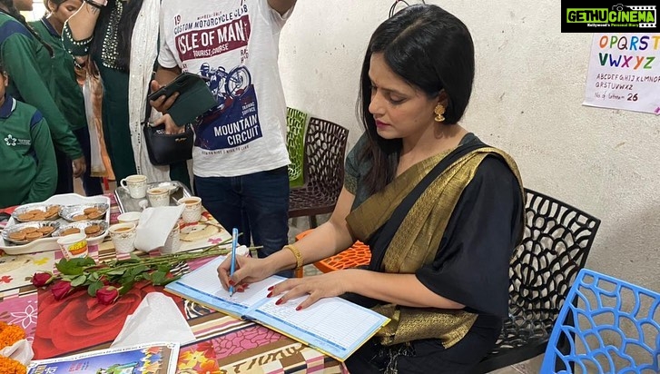 Neetu Chandra Instagram - It was so inspiring to meet super multitalented 60 girls of #KhilkhilhatRainbowHome Rajkiya Navin Madhya Vidyalay in Patna, Bihar. All these kids have been once on the streets, abandoned, addicted, or are kids of sex workers, who have now a place to call home and education to build their future on. They are immensely talented in every field. I was so surprised with the kind of management #Saket ji, the head of the home and his staff had for them. Overwhelmed with the love and care they showered on me 😊🙏🏽 Please come and support atleast one kid for their higher education and skills. They are the future, each one is writing their own destiny and I am very very proud of them. Jai Bihar Jai Bharat. 😊🙏 #nituchandrasrivastava #bihar #patna #rainbowkids #goodday Patna, India