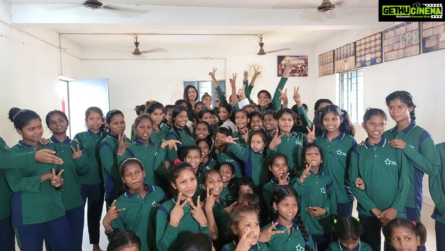 Neetu Chandra Instagram - It was so inspiring to meet super multitalented 60 girls of #KhilkhilhatRainbowHome Rajkiya Navin Madhya Vidyalay in Patna, Bihar. All these kids have been once on the streets, abandoned, addicted, or are kids of sex workers, who have now a place to call home and education to build their future on. They are immensely talented in every field. I was so surprised with the kind of management #Saket ji, the head of the home and his staff had for them. Overwhelmed with the love and care they showered on me 😊🙏🏽 Please come and support atleast one kid for their higher education and skills. They are the future, each one is writing their own destiny and I am very very proud of them. Jai Bihar Jai Bharat. 😊🙏 #nituchandrasrivastava #bihar #patna #rainbowkids #goodday Patna, India