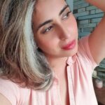 Neha Bhasin Instagram - "This hair was made for flipping." Bye bye yellow blonde hello Sexy Ash blonde, Mumma missed you baby 😉 #newhair #newme #nehabhasin #ashblonde #blondehair #hairtransition #reelitfeelit Hair @salon_muah