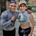 Neha Bhasin Instagram – Training with my master after a year 💪 
We did a lot more than I could fit in our virtual world of 30 seconds.
Great start to a great day 
Thank you @fitnesswithvenancio for bringing love and positive vibrations in my life always .
Eid Mubarak sabko 

#nehabhasin 
#instareels 
#ﬁtness 
#fitnessmotivation 
#fit