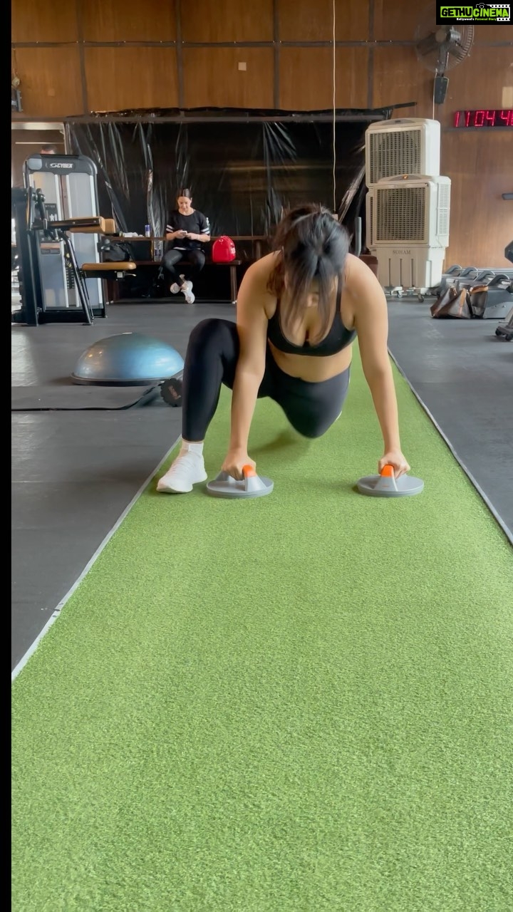 Neha Sharma Instagram - Happy weekend! #fitness #fitnessmotivation #fitness Friday #fitnessaddict #reels #reelsinstagram #reel #reelitfeelit #nehasharma