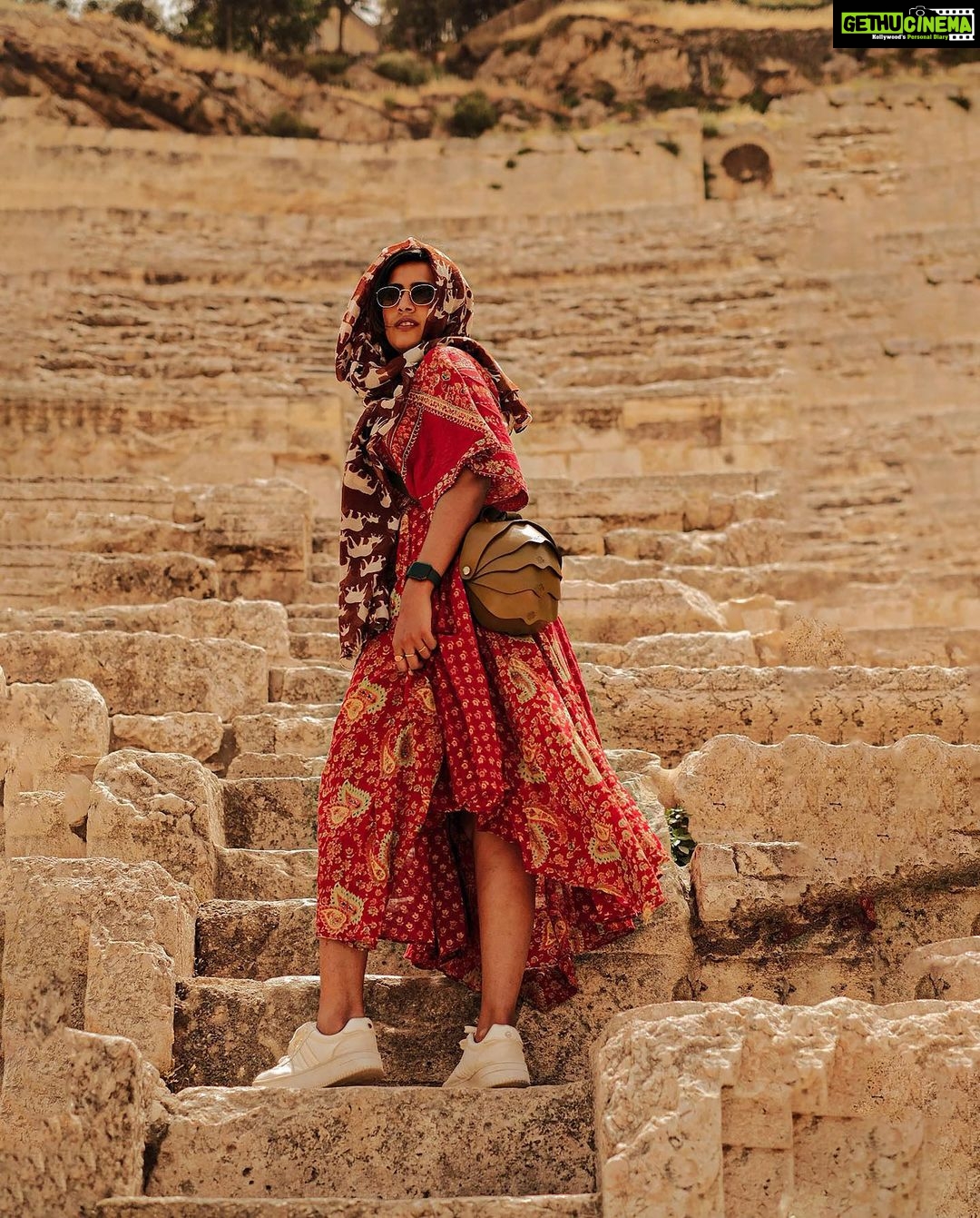 Niharika Konidela Instagram - Blend into the background. That’s the theme. . Also, bag courtesy @varunkonidela7 ! 😘 P.c @chaitanya_jv Amman, Jordan