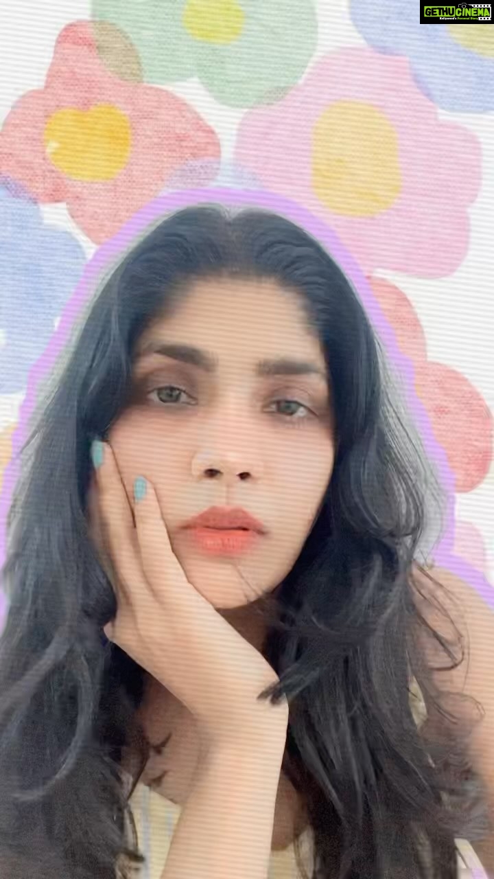 Niranjani Ahathian Instagram - WHEN YOU GO CRAZYπ€ͺπ€ͺπππππ¬π¬π #sundaymood #crazyme #homealone #missingmyhusband #reelsmood
