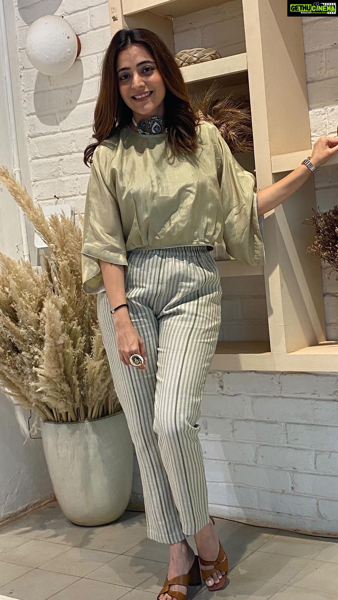 Nisha Agarwal Instagram - Stunning easy to wear separates from @anavila_m ‘s khadi collection QUIET. Outfit @anavila_m Neckpiece @mesh_artisan Ring @sangeetaboochra Watch @omega Shoes @zara Bag @duetluxury #grwm #naturalfabrics #sustainablefashion #summer #summerwear