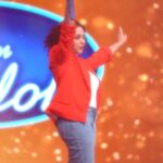 Nithya Menen Instagram - When I swung the bat in the Indian Idol stage #AhaIdolOnReels #TeluguIndianIdol @ahavideoIn