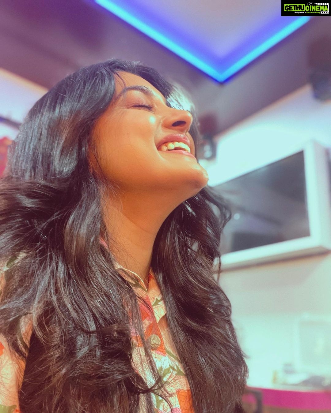 Nivetha Thomas Instagram - heat waves on the hair