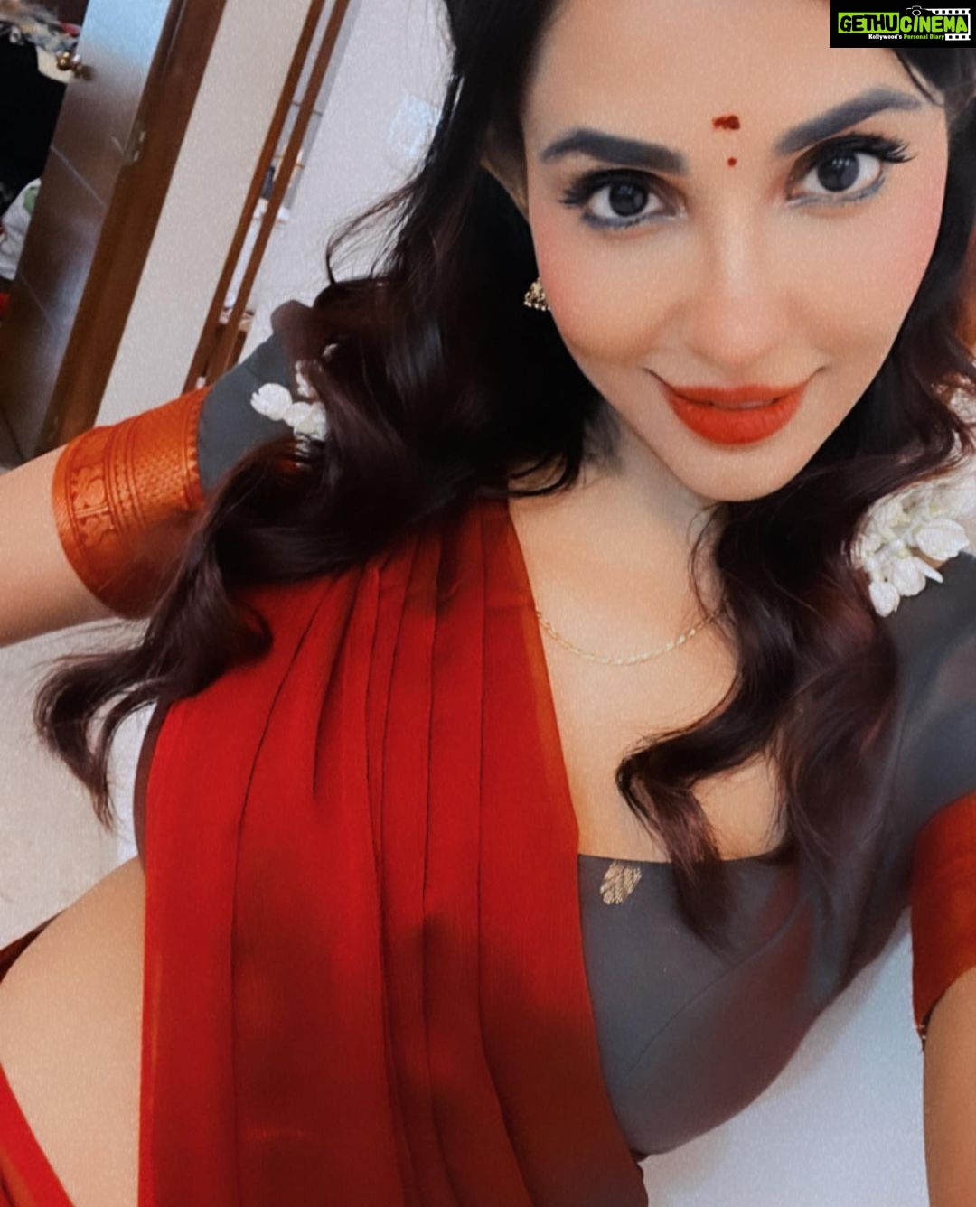 Parvatii Nair Instagram - Some really random selfies 🤪