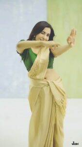 Parvatii Nair Instagram - This was shot very quickly without any practice pr preparation many months ago n thus I was really reluctant to upload it! N now I was like let me just put it up n be open to criticism š
@vybn_studio @amul_baby_official
