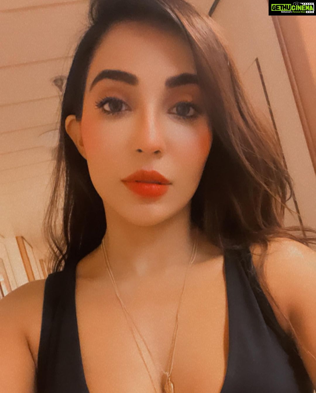 Parvatii Nair Instagram - Some really random selfies 🤪