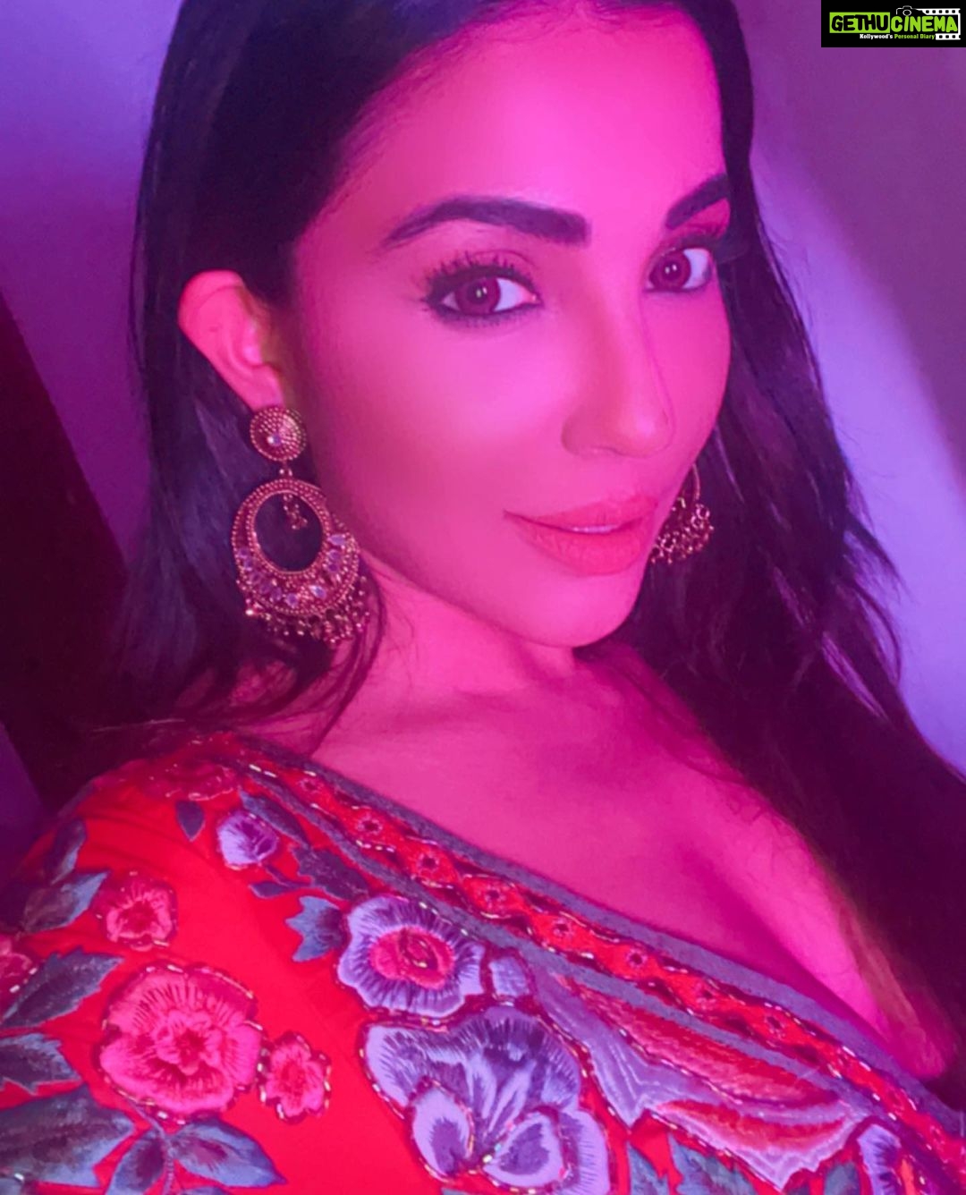 Parvatii Nair Instagram - Some really random selfies 🤪