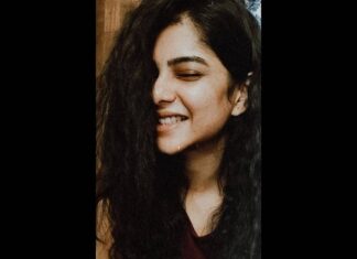 Pavithra Lakshmi Instagram - Felt cute might delete later. A pic inspired from @anupamaparameswaran96 😁 sorry sweets😍😘