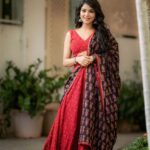 Pavithra Lakshmi Instagram – நாடகம் முடிந்த பின்னாலும் நடிபின்னும் தொடர்வது என்ன❤️

One of my favt looks 
Thank you for this shoot @onlynikil  sir