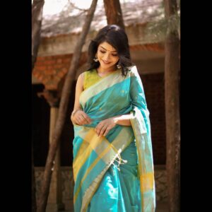 Pavithra Lakshmi Instagram - என் மகரந்தம் மழைத்துளி மழலையின் மொழி யாவும் நீயே
Muse: @pavithralakshmioffl
Saree: @thepallushop
Blouse: @posh_designing
Photography: @kanmaniphotography
Make-up: @anushyaa_mua
Hair: @zuci.hairnmakeup
Stylist: @style.with.kr
Jewellery: @pradejewels