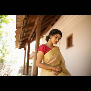 Pavithra Lakshmi Instagram - Muse: @pavithralakshmioffl
Saree: @thepallushop
Blouse: @posh_designing
Photography: @kanmaniphotography
Make-up: @anushyaa_mua
Hair: @zuci.hairnmakeup
Stylist: @style.with.kr
Jewellery: @pradejewels