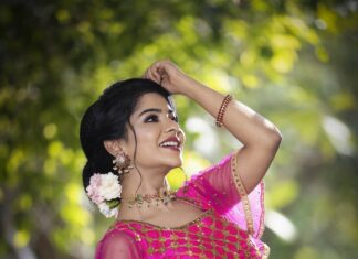 Pavithra Lakshmi Instagram - Makeup - @roopa_ravi_mua Hair - @hairtales.by.punithavathy Shot by -@clicksofap Jewellery-@new_ideas_fashions Flowers -@chennai_florist Costume -@adhiraboutique_pondy
