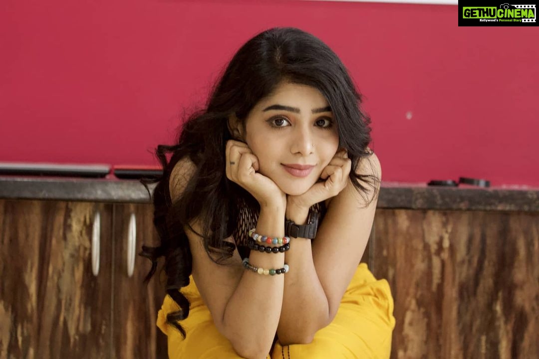Pavithra Lakshmi Instagram - Happy happy new year to all the lovely people out there. Thank you so much for supporting me to be what I am now and for all the support and love you are yet to shower upon me. Can't thank you all enough for all the love I ve been receiving this year. I promise to strive hard to keep receiving the same love❣️❤️ let this year bless us all in abundance.