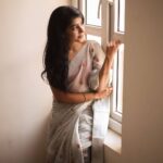Pavithra Lakshmi Instagram - Gazing onto vaccum A @kanmaniphotography Saree @the_aadai_kadai