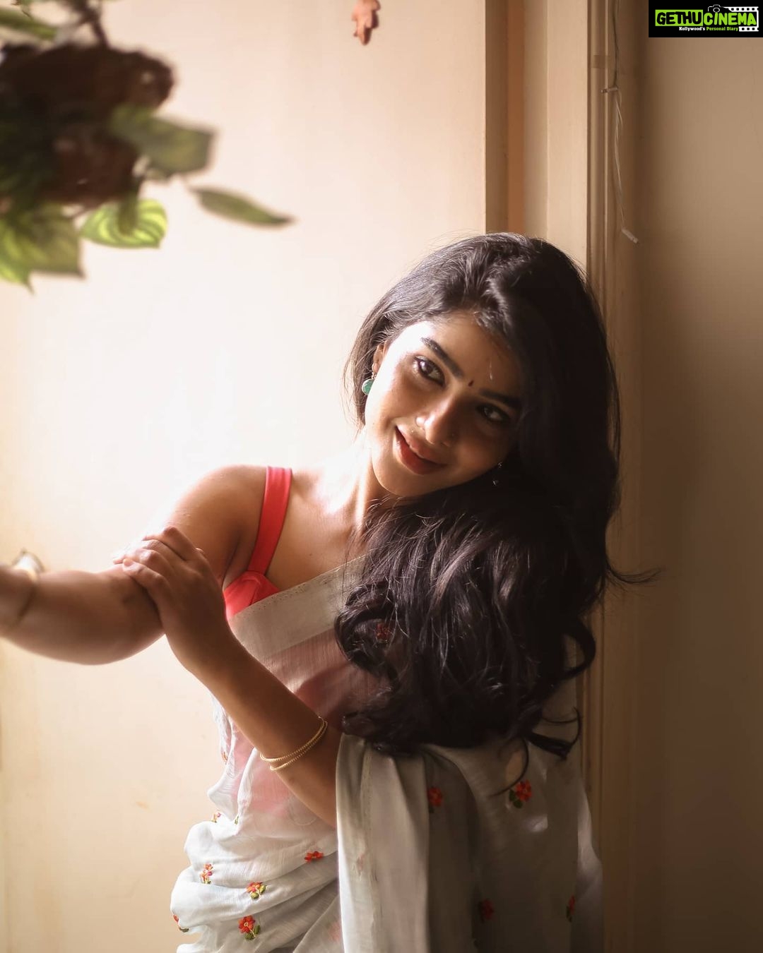 Pavithra Lakshmi Instagram - இவள் கலை காதலி❤️ . Thanks for this super quick shoot kanmani, you are a bundle of talent @kanmaniphotography . Sareee @the_aadai_kadai