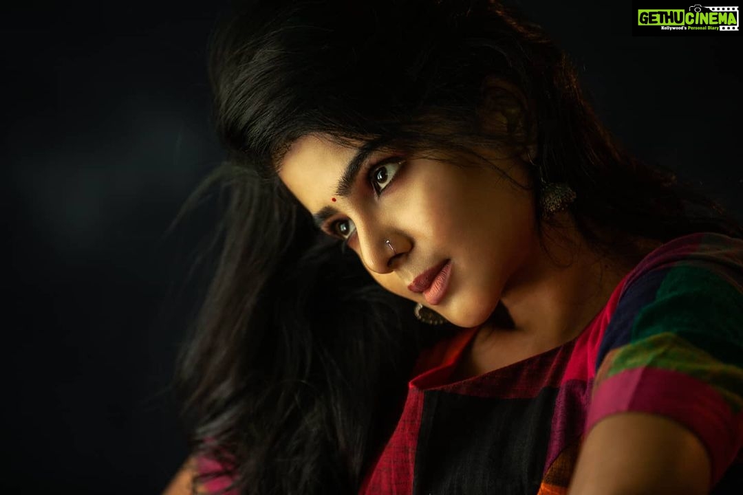 Pavithra Lakshmi Instagram - விழி ஈர்ப்பு விசையில் வீழ்தேன் அன்பே