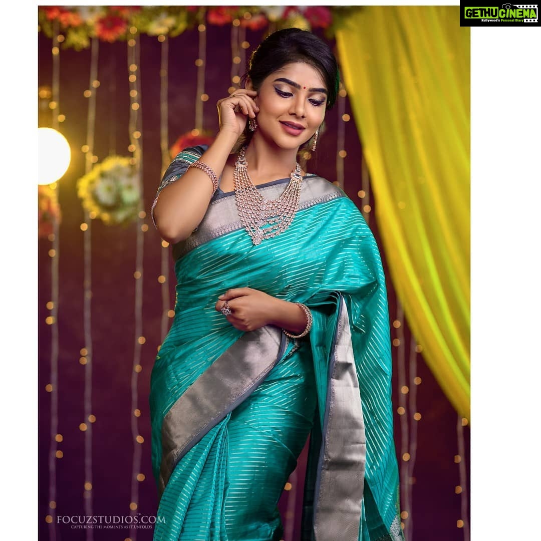 Pavithra Lakshmi Instagram - இளைத்த கவிதை நீ எழுத்து பிழையும் நீ❤️