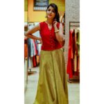 Pavithra Lakshmi Instagram – My Christmas top picks from Phoenix MarketCity Chennai. #projecteve #fabindia #indya #kalaniketan If you like the look go grab yours from #phoenixmarketcitychennai and make your Christmas a merrier one! Also don’t forget to check out their Tallest Christmas Tree 🎄
