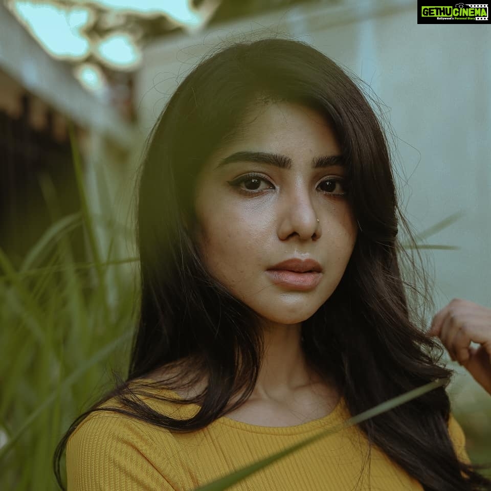 Pavithra Lakshmi Instagram - P.s: *it's just normal photoshoot we did with an emotional play, and the following is just a write-up that matches* LET GO, SWIPE❤️ Letting you go wasn't easy, but I did coz you left me no other choice, Yet I waited for your comeback only to realise you would never, You broke me so beautifully. Though broken, your love gave me the power to pull myself back together. Coz to love you, YOU are never needed❤️ . . @kanmaniphotography thank you for this beautiful yet close to my heart series