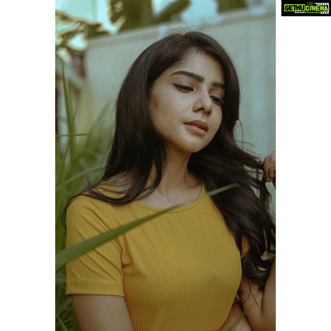Pavithra Lakshmi Instagram - P.s: *it's just normal photoshoot we did with an emotional play, and the following is just a write-up that matches* LET GO, SWIPE❤️ Letting you go wasn't easy, but I did coz you left me no other choice, Yet I waited for your comeback only to realise you would never, You broke me so beautifully. Though broken, your love gave me the power to pull myself back together. Coz to love you, YOU are never needed❤️ . . @kanmaniphotography thank you for this beautiful yet close to my heart series