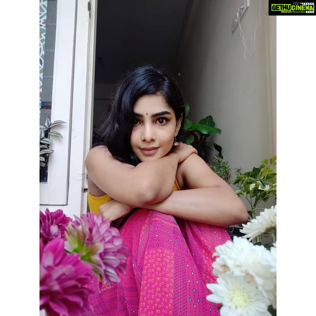Pavithra Lakshmi Instagram - தீரா உலா நானா, போதாதா🌜 #selfportrait #selfmade #iamwhatiam