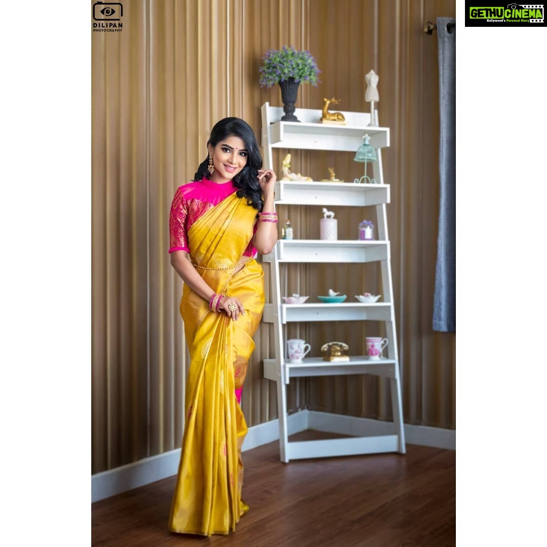 Pavithra Lakshmi Instagram - ❤️ . . Model - @pavithralakshmioffl Makeup - @blushnbrillo HairDo - @sangeetha_hairstylist Shot by - @dilipanphotography Organized by - @pacific_entertainment16 Saree - @bollinenisilks Blouse - @lopa_design_studio Accessories - @anikalan_artjewellery Flowers - @efflorescence_bridal_flowers Location - @lopa_design_studio